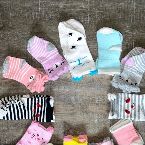 Lot of 12 Kitty & Miscellaneous Baby Socks - Picture 5 of 6